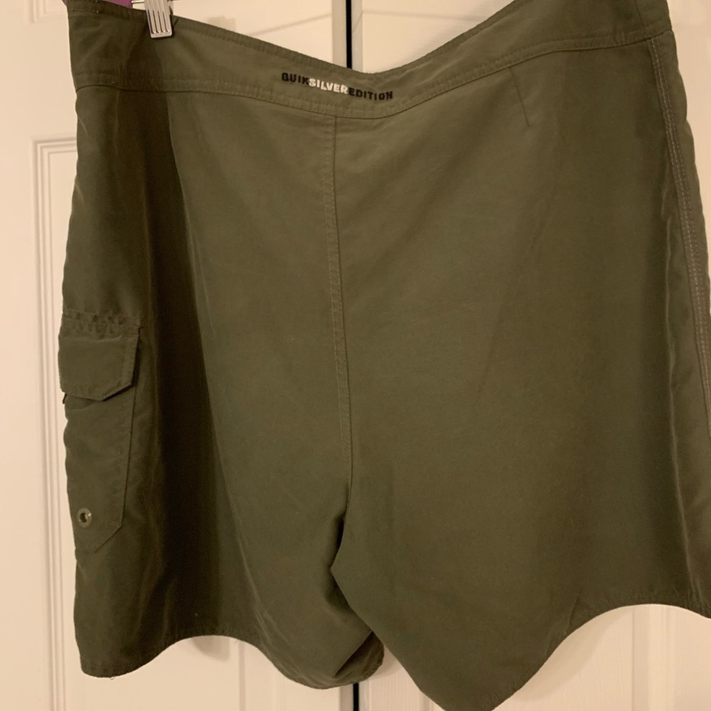 Quicksilver Olive Green Cargo Board Shorts Y2K Skater Size 36 - Picture 4 of 6